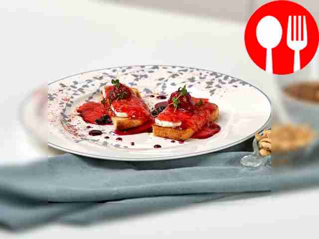 Тост с замороженными ягодами