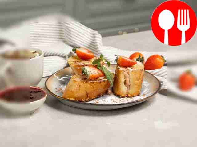 Тост с клубничным джемом