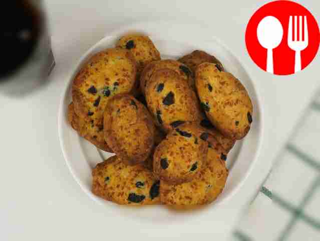 Cookies with Parmesan and Olives
