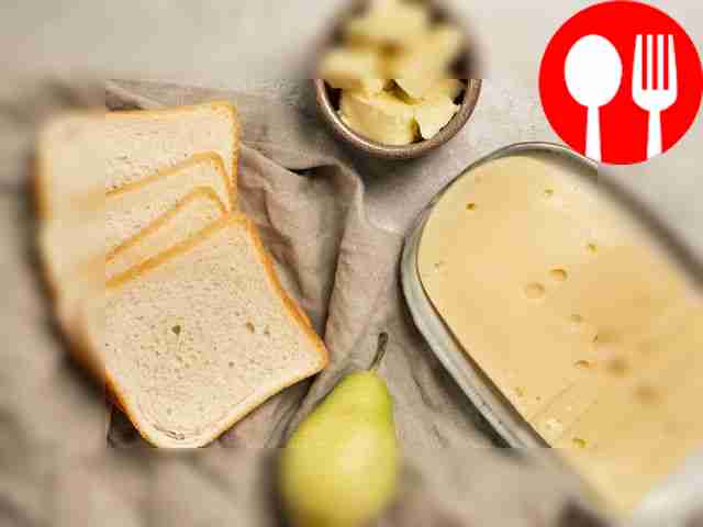 Wash the pear, remove the stem and seeds, cut...