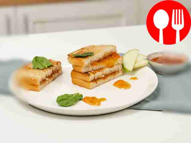 Тост с яблочным повидлом