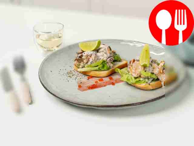 Тост с замороженной смесью морепродуктов