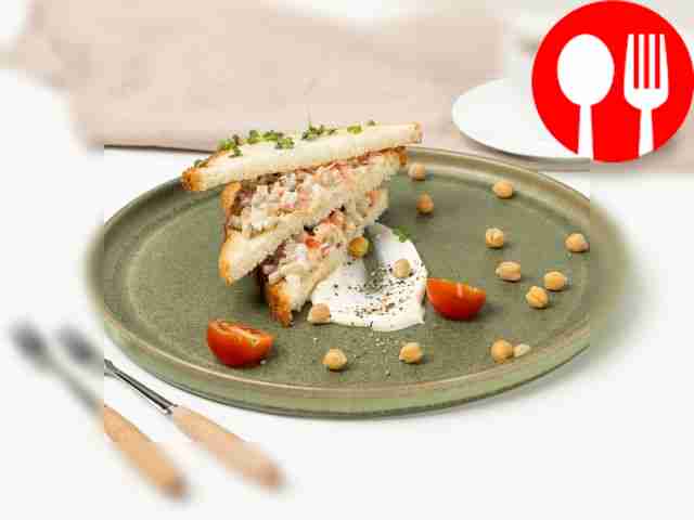 Toast with canned chickpeas