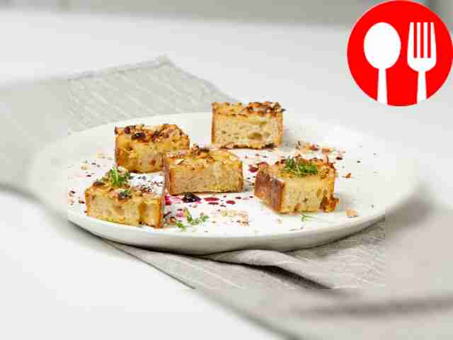 Тост с тертым миндалем