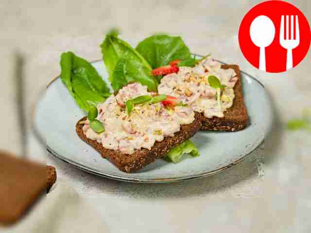 Тост с копченым тунцом