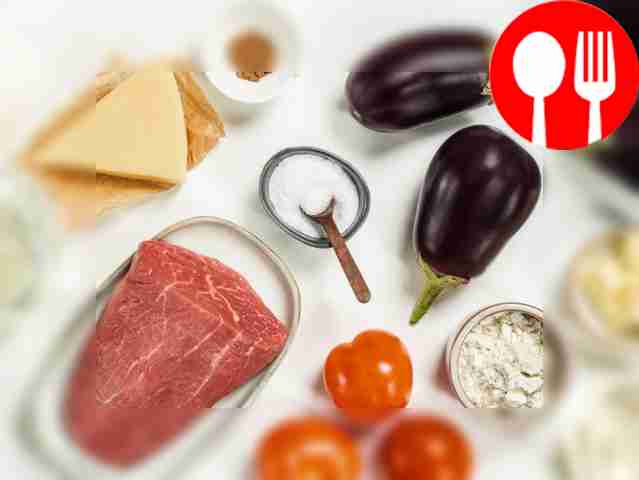 Wash the meat and vegetables, dry with paper...