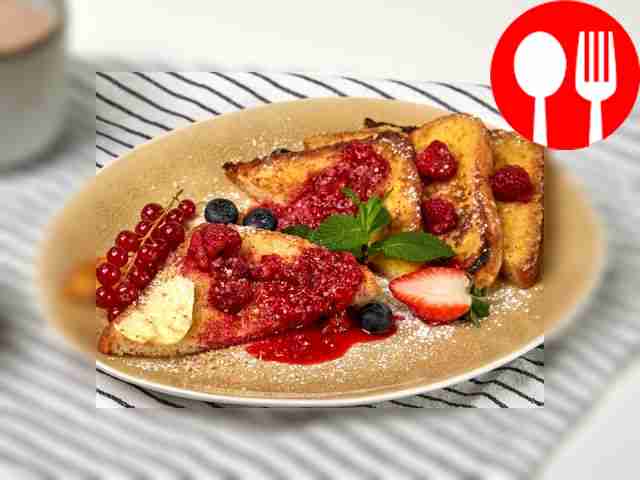 Тост с замороженной малиной