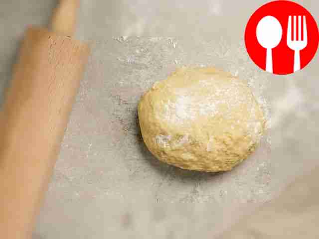 Замесите тесто. Соедините муку с солью. В...