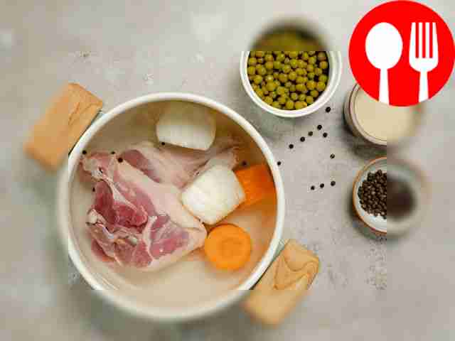 Сварите утку и бульон. В кастрюлю уложите...