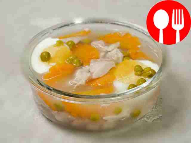 Готовим холодец. Мелко порубите мясо утки. В...