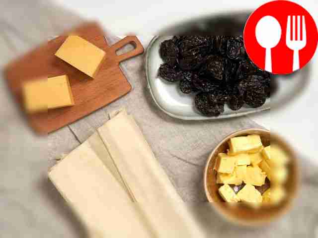 Thaw the phyllo dough. Wash the prunes, pour...