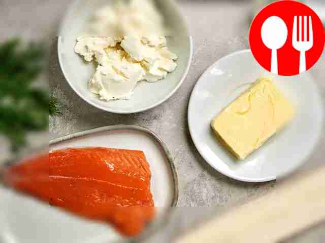 Wash the greens, dry them, chop finely. Leave...