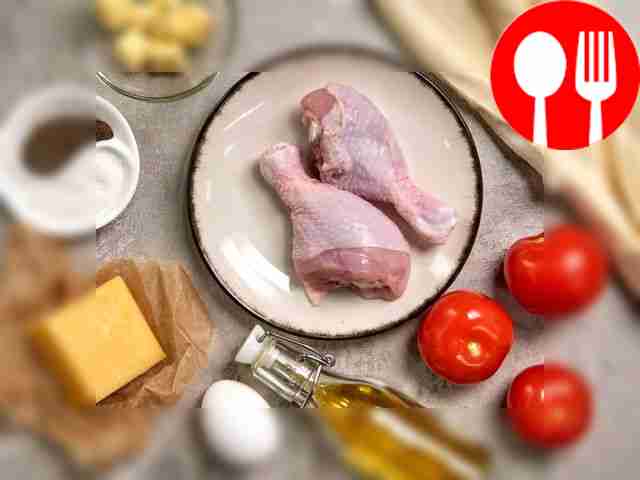 Разморозьте тесто фило и куриные ножки....