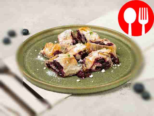 Фило с замороженными ягодами