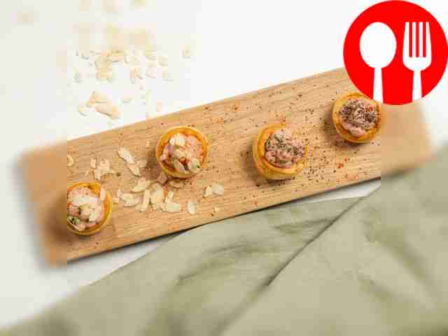 Подавайте волованы, заполняя их по вашему...