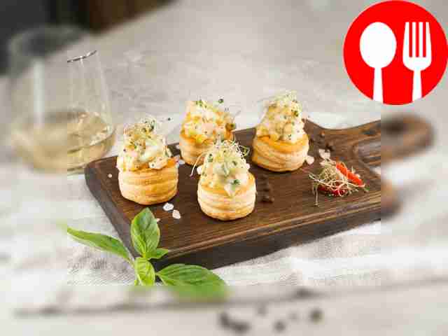 Волованы с салатом