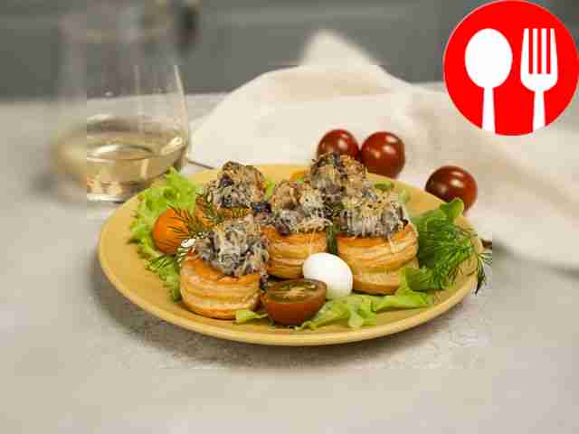 Волованы с курицей и грибами