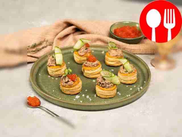 Волованы из слоеного теста с икрой