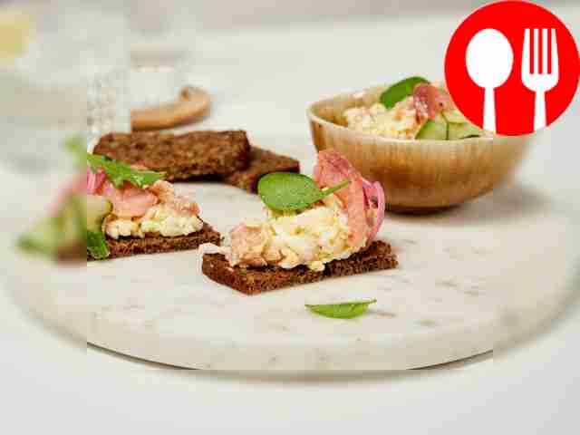 Fish salad with rice and egg