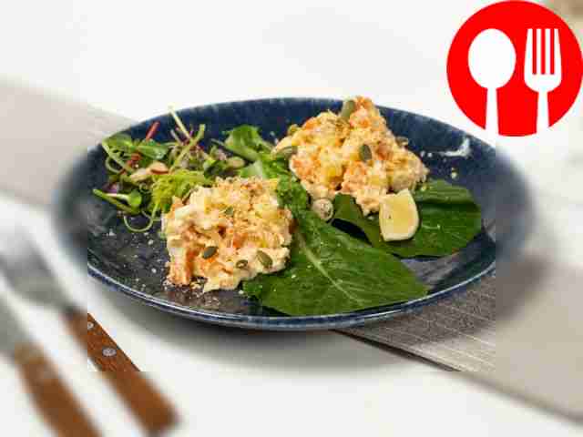 Рыбный салат из консервов с картошкой