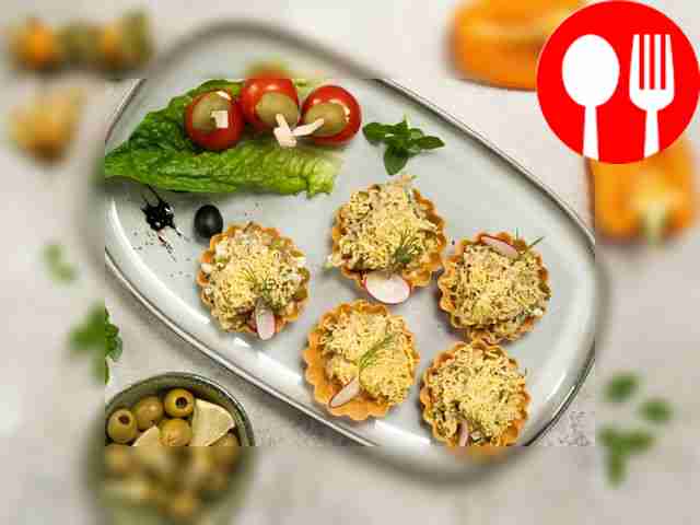 The finished salad can be served in tartlets...