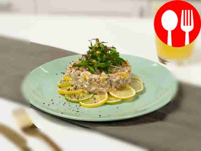 Salad with canned saury