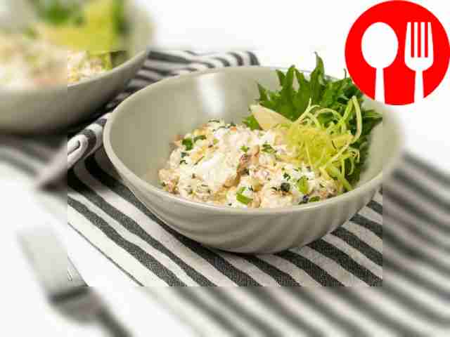 Рыбный салат с яйцами и луком