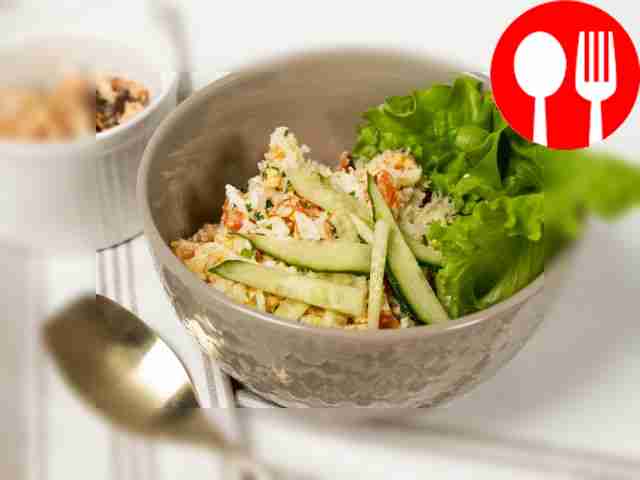 Assemble the dish. Place lettuce, fish,...