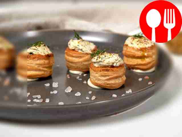 Vol-au-vents with melted cheese
