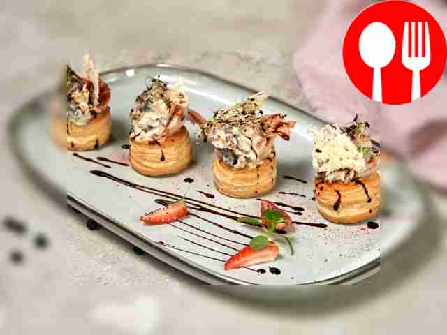 Волован с птицей и грибами