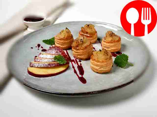 Vol-au-vents with apples