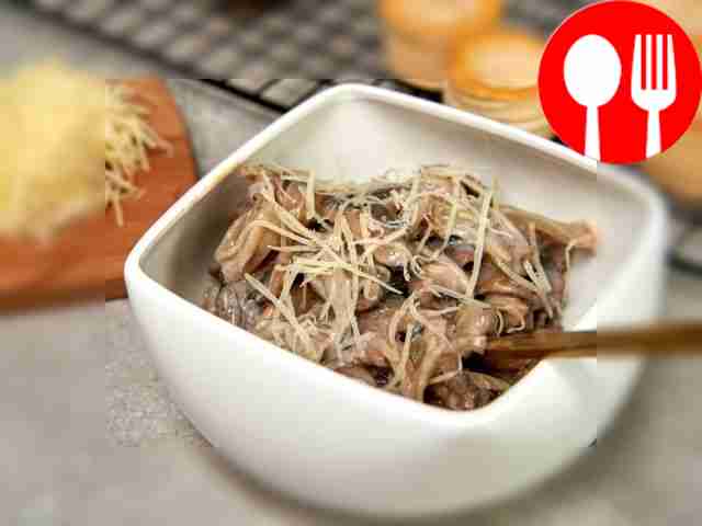 Prepare the filling for the vol-au-vents. Pour...