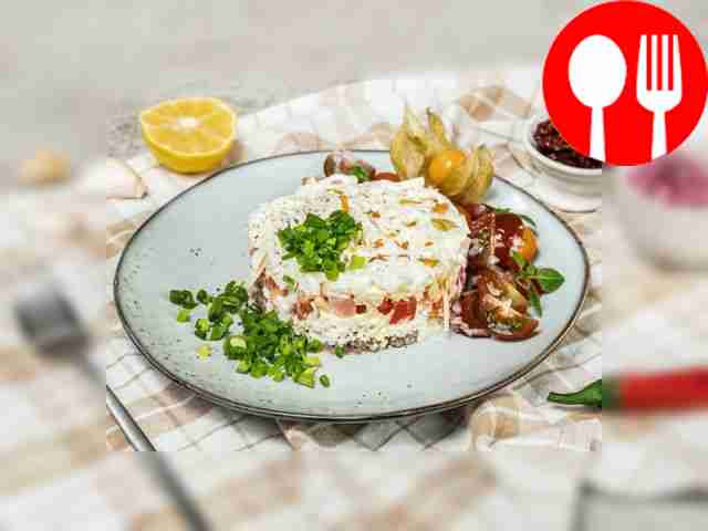 Fish salad with tuna and tomatoes