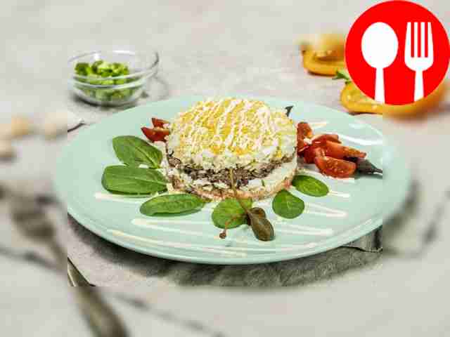 Salad with canned fish and cheese