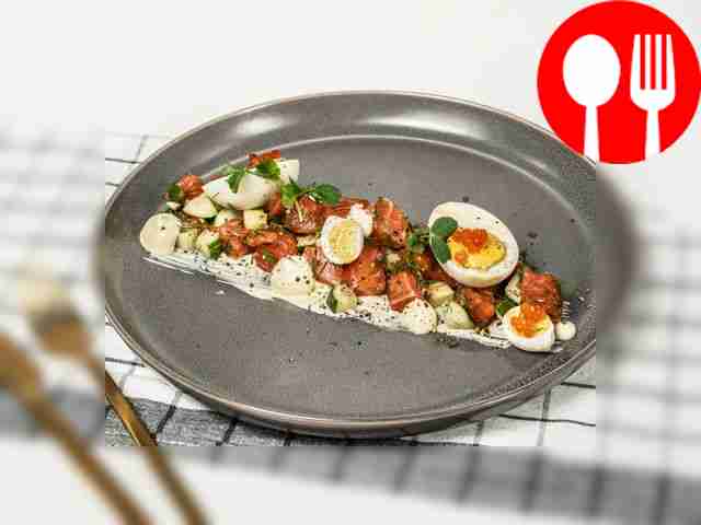 Рыбный салат с огурцом