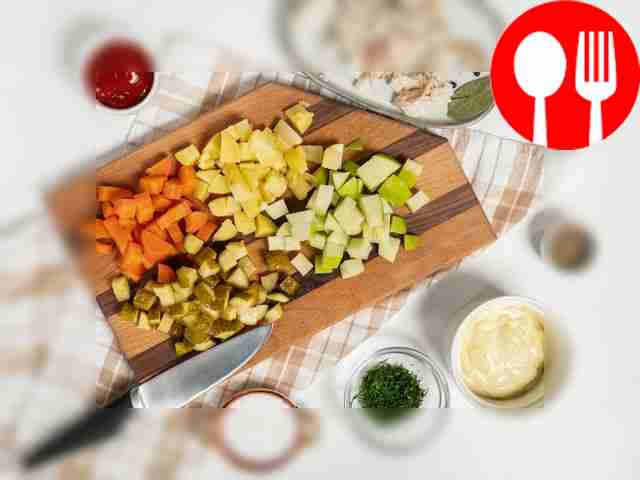 Пока рыба варится, подготовьте остальные...