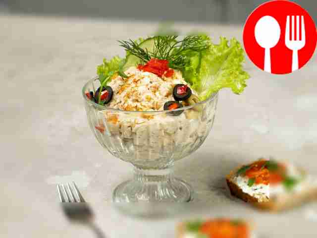 Рыбный салат с картошкой и яйцом