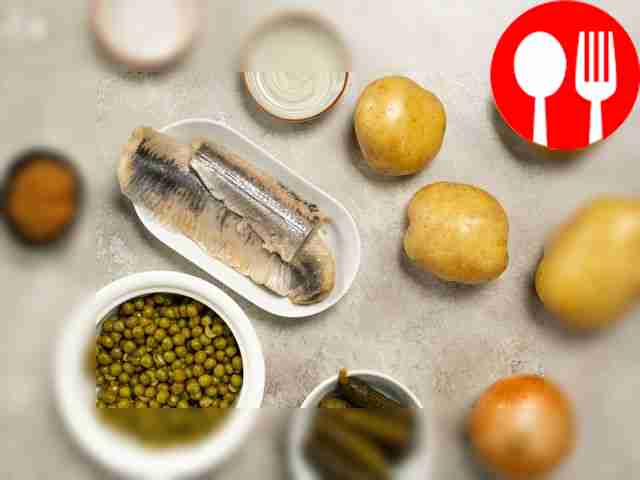 Заранее отварите картофель, остудите и...