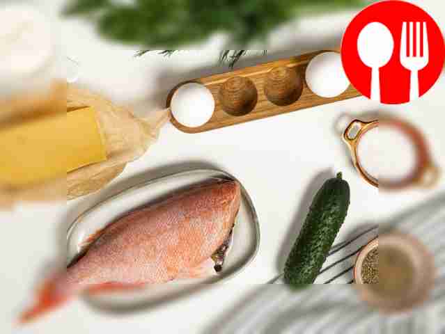 Wash the sea bass, remove the entrails, tail...