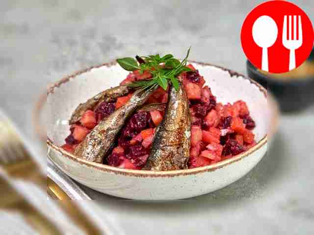 Fish salad with canned sprats
