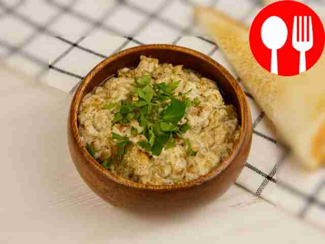 Sour cream sauce with champignons