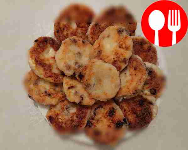 Homemade cottage cheese pancakes with raisins and semolina