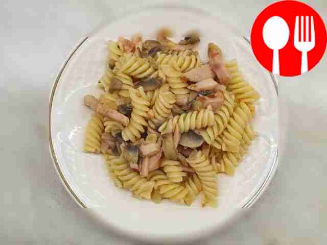 Fragrant pasta with ham
