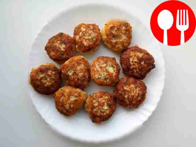 Fragrant pancakes with minced chicken