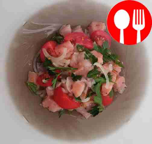 Quick salad with salmon and arugula