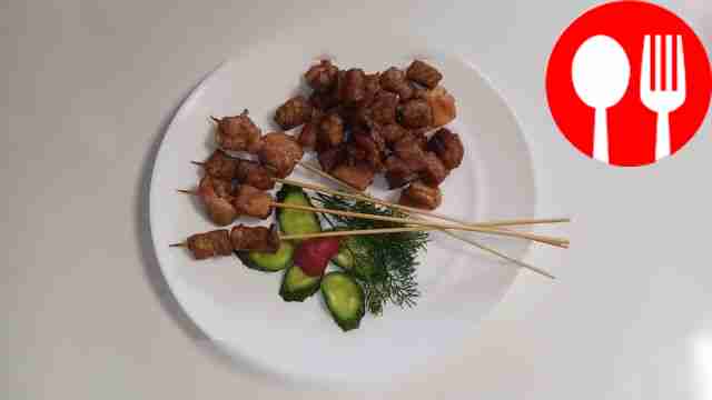 Fondue with pork fillet and chicken