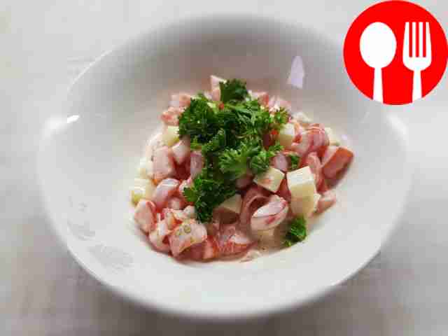 Салат с томатами и сыром