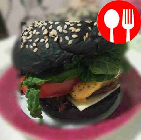 Вегетарианский бургер с адыгейским сыром