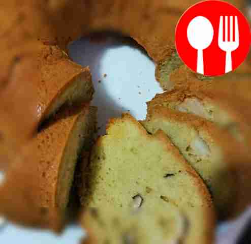 Cupcake with apples and nuts