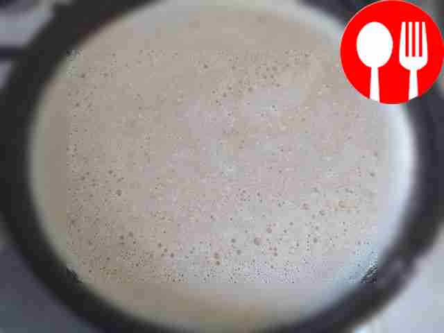 Смешайте масло и сахар.